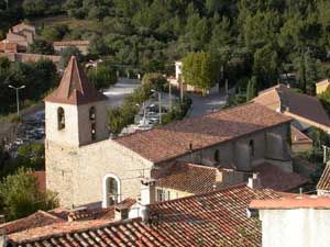 village-vue-eglise-de-la-tour-sarrasine.jpg