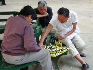 Joueurs de Go sur un banc