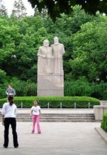 Statue de Marx et Engels