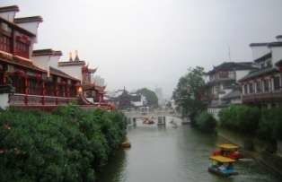Vue sur le canal qui traverse Fuzi Miao