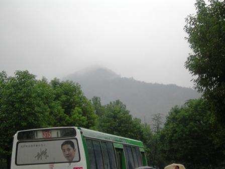 Le mont pourpre... et gris
