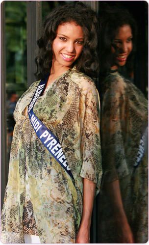 Chloé Mortaud est Miss France 2009. 1ère dauphine : Camille Cheyère. -  LeBlogTVNews