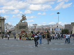 027-bis-lastatue-de-sukhbaatar-un-samedi-a.m.jpg