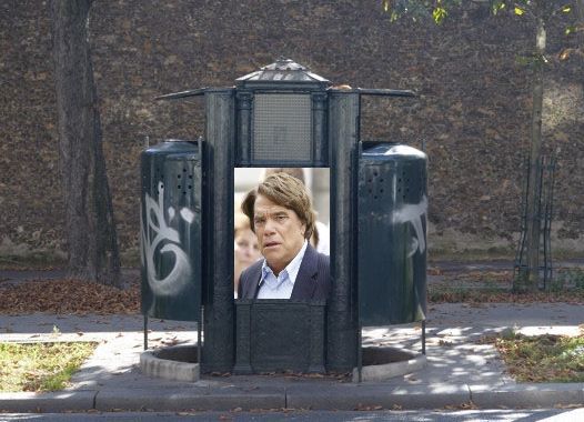 bernard-tapie-pissotiere-urinoir-affiche.jpg