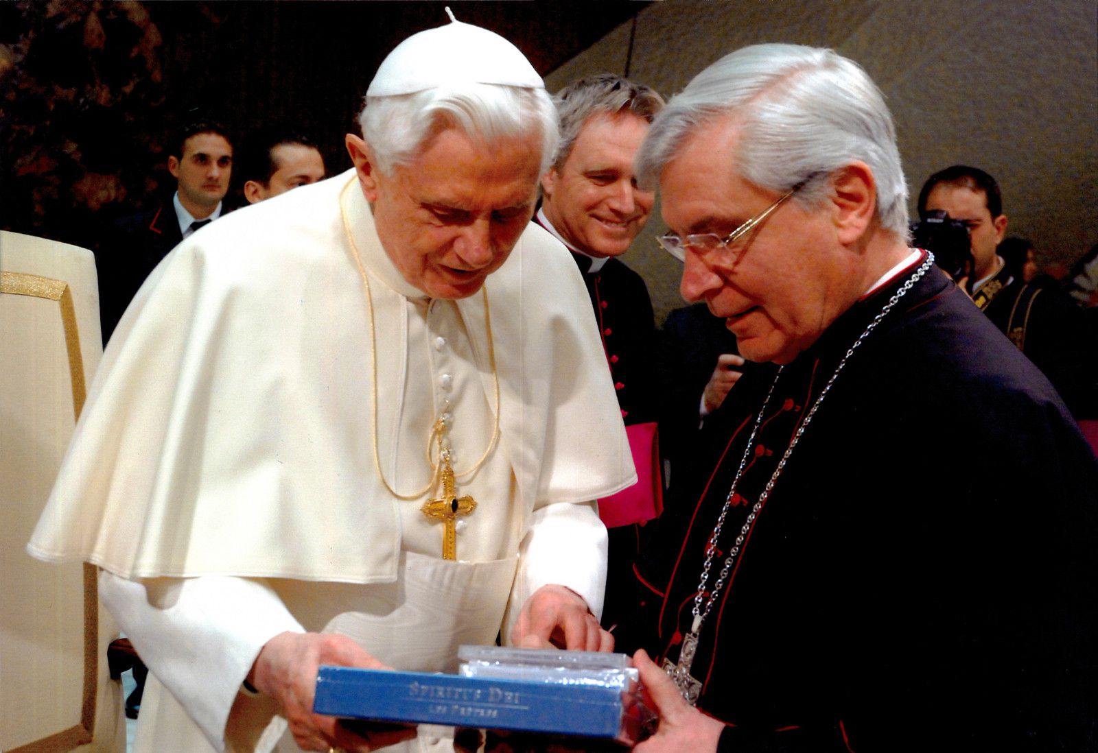 Mgr Jean-Michel di Falco Léandri et le Père Ludovic Frère à Rome -  diocesedegap