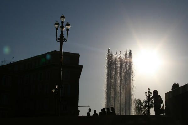 jennifer-moreau---les-ombres-de-la-fontaine-de-la-Place-Mass--na---Nice.jpg