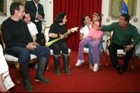 chavezfamiliarespg270208int.jpg