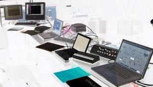 Exnsemble d'ordinateurs (c) Kasper T. Toeplitz