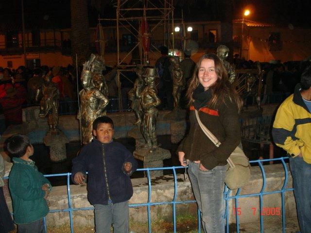 paucartambo devant statues
