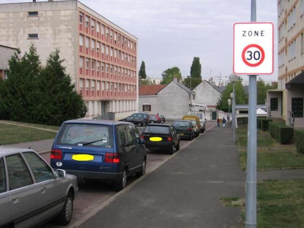 rue Arago à Blois , siège de l'APF Association des Paralysés de France.