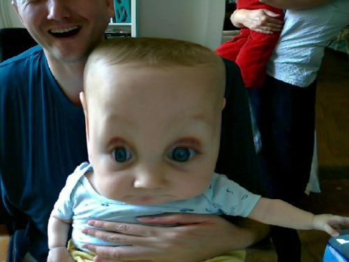 Le bébé à la tête carré - Histoire Drôle les photos et vidéos marrantes