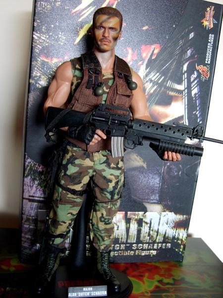 PREDATOR HOT TOYS DUTCH 1