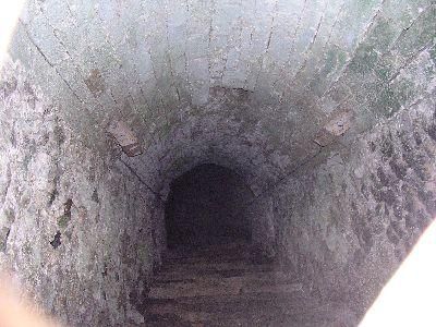 Un mystérieux souterrain au château de Gisors http://medieval-moyen-age.net