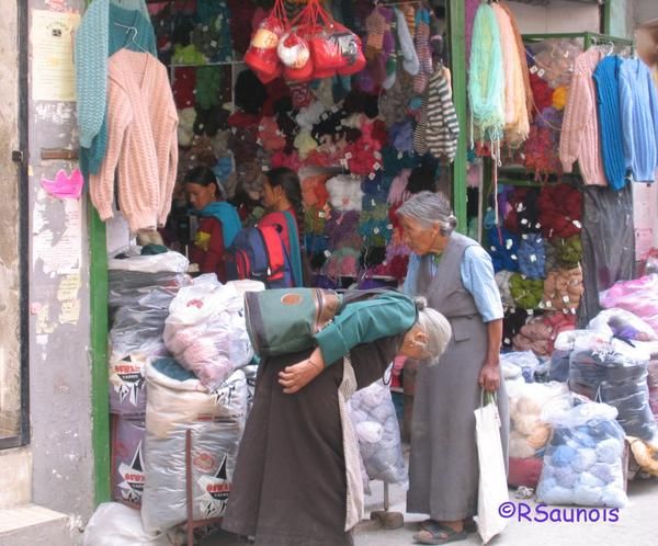 Femmes tibétaines au bazar