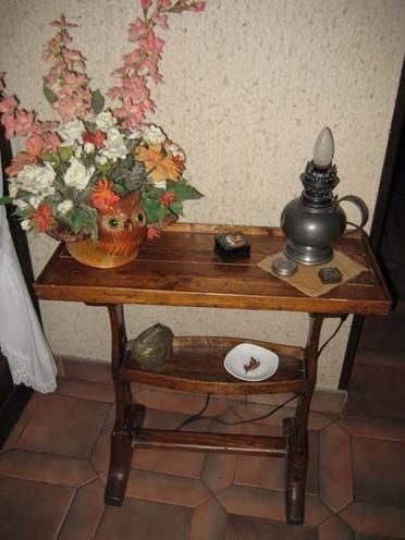Petite table faite par Jacques avant la guerre. 