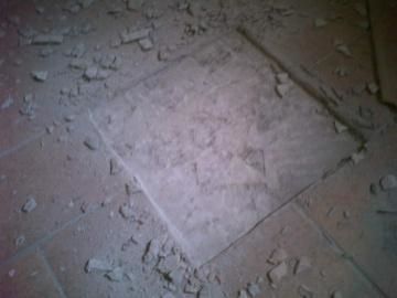 Le carrelage, une tuile en moins