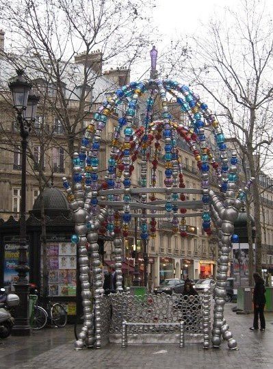 kiosque des Noctambules (métro Palais Royal – Musée du Louvre)
