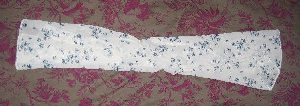 foulard à fleurs bleues