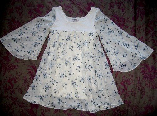 robe à fleurs bleues
