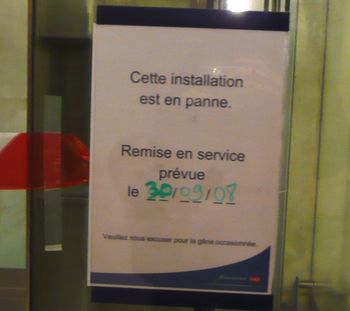 RER E - affichette panne ascenseur périmée