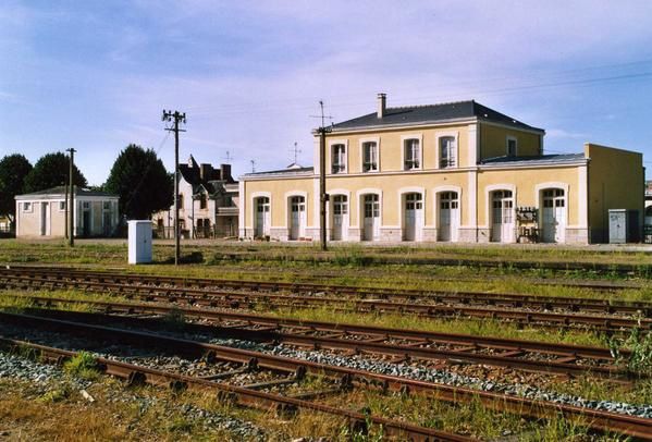 gare-chateau-gontier-cote-voies-10-2004102.jpg