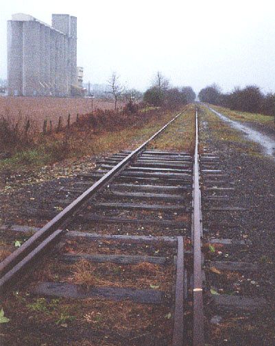 Les céréales de ce silo gagneraient à retrouver le chemin du rail, à quleuqes kilomètres de Châteaubriant