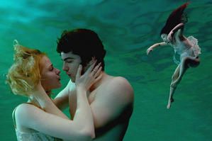 across-the-universe---jude-lucy.jpg
