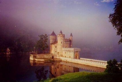 Chateau-de-la-roche.jpg