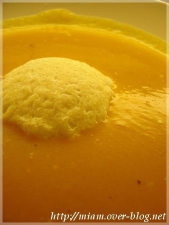 soupe-de-courge-avec-ile-de-crottin.JPG