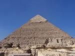 Pyramide de Khephren avec reste de revetement en calcaire