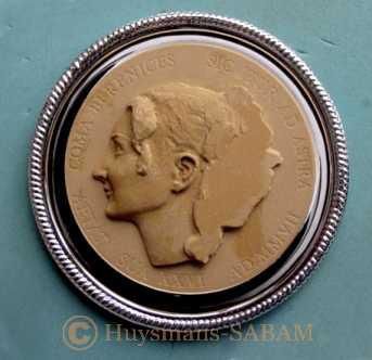Médaille, portrait de jeune femme: sculpture en cours - Repliqua3D: sculpteur portraitiste