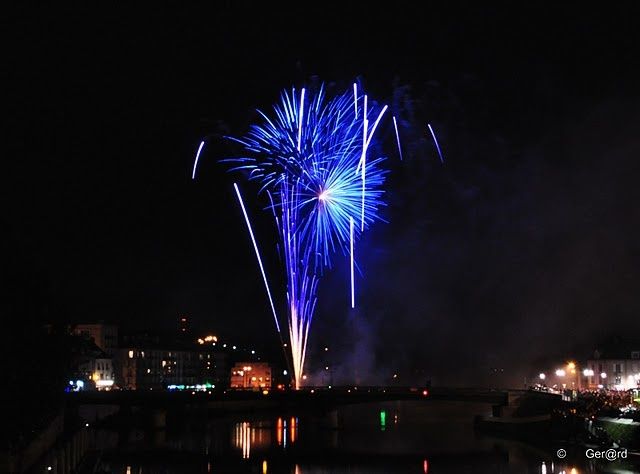 Feu-d-27Artifice-Pontoise---30--C2-A9-Ger-40rd--5B1600x1200.jpg