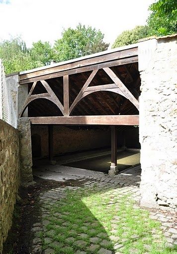 Lavoir-du-Parc-Communal---Jouy-le-Moutier---12-c--Ger-rd--.jpg