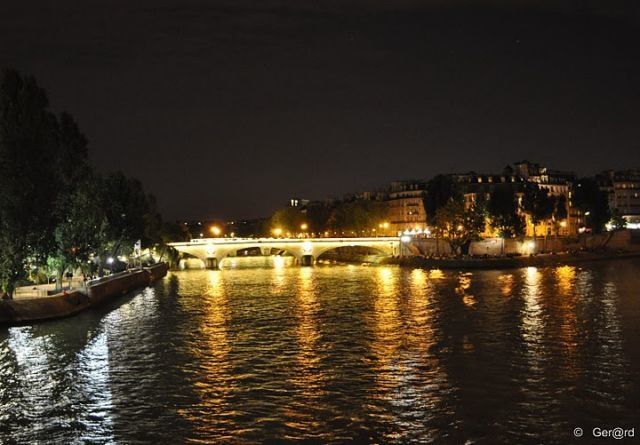 Paris-Nuit-Blanche-2010---La-Seine---l-Ile-St-Louis-c-Ger-.jpg
