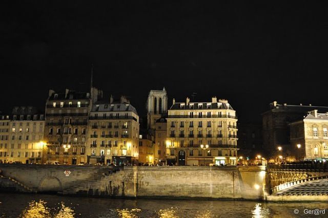 Paris-Nuit-Blanche-2010---La-Seine-et-Notre-Dame-c-Ger-rd.jpg
