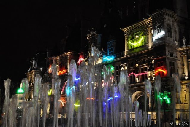 Paris-Nuit-Blanche-2010---Mairie-de-Paris-01-c-Ger-rd--160.jpg