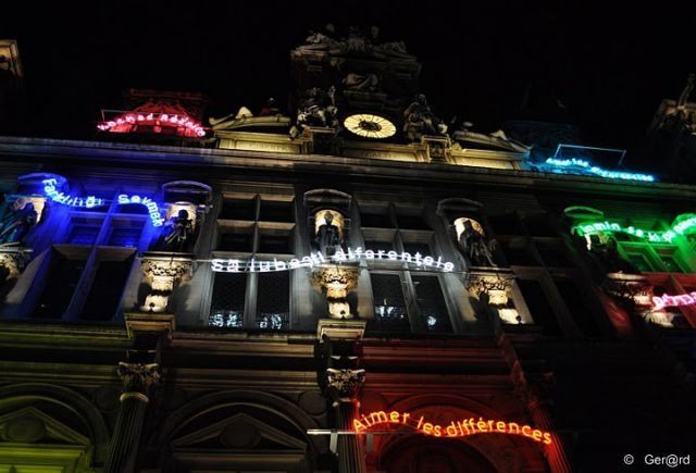 Paris-Nuit-Blanche-2010---Mairie-de-Paris-04-c-Ger-rd--160.jpg