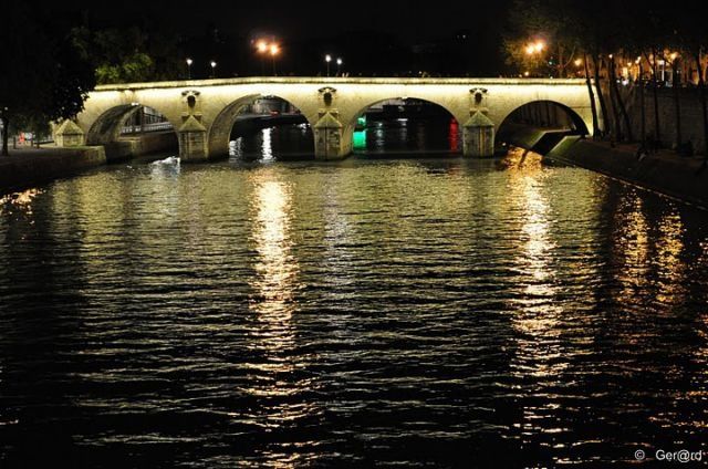 Paris-Nuit-Blanche-2010---Pont-c-Ger-rd--1600x1200-.jpg