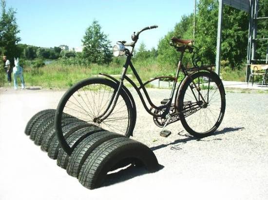 Range vélo en pneu, Idée recyclage - GRAVURE CAOUTCHOUC ARTISTIQUE