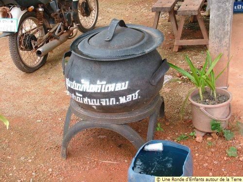 Poubelle en pneu recyclé (asie ) - GRAVURE CAOUTCHOUC ARTISTIQUE