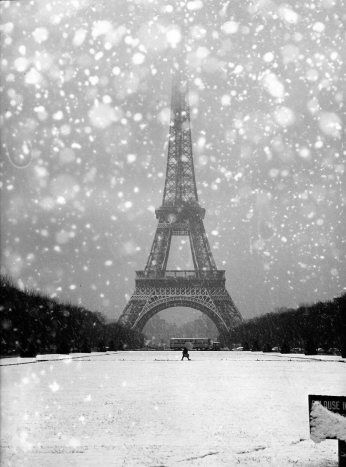 Doisneau-La-tour-Eiffel-sous-la-neige-Paris-.jpg