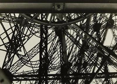 Eiffel-tower-by-Germaine-Krull---1928.jpg