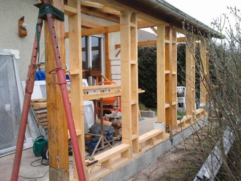 Construction d'une veranda en bois (04) - une maison à la campagne