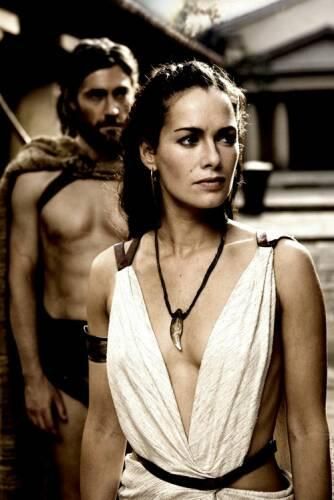 La reine Gorgo ne reste pas inactive à Sparte pendant que son roi combat l'envahisseur. La reine Gorgo ne reste pas inactive à Sparte pendant que son roi combat l'envahisseur.