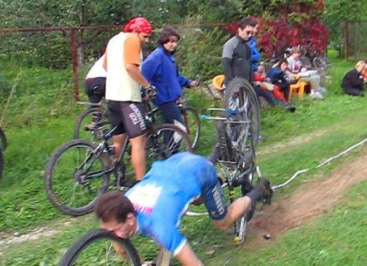gamelle-a-velo-face-plant-roue.jpg
