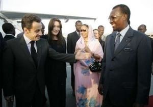 2008-02-27T180449Z_01_NOOTR_RTRIDSP_2_OFRTP-FRANCE-TCHAD-SARKOZY-20080227.jpg