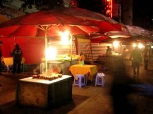 Les tentes pour le dîner du soir à Guiyang