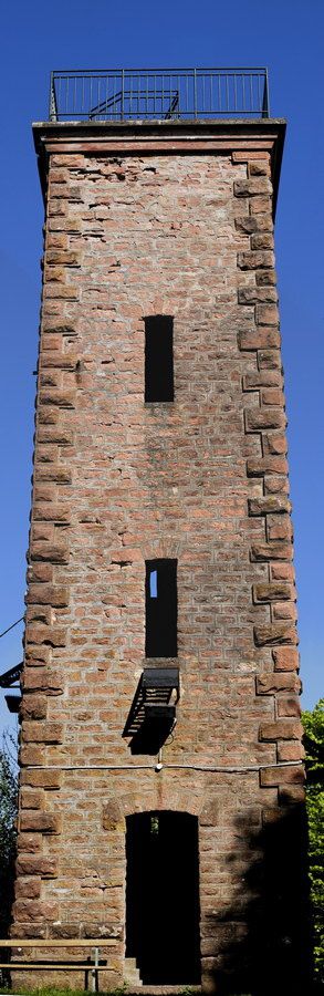 le Mirador appelé également "Tour de l'Avison", veille sur Bruyères et ses environs en offrant une vue sur 360 degrés.