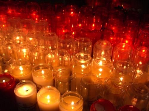 Basilique du Sacre Coeur Paris: bugies dans Pape Benoit bougies