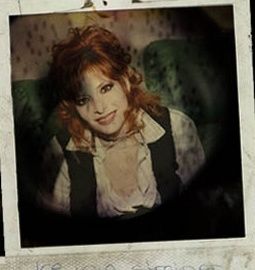 Myl--ne-Farmer-sourire-vampire.jpg